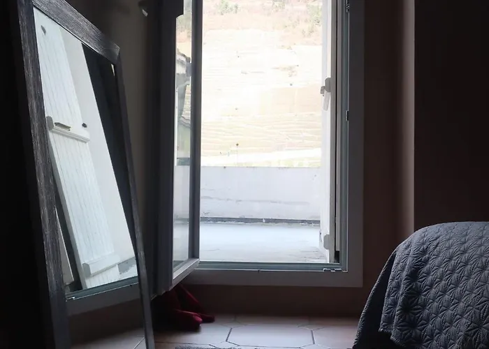 Oda ve Kahvaltı Garni *